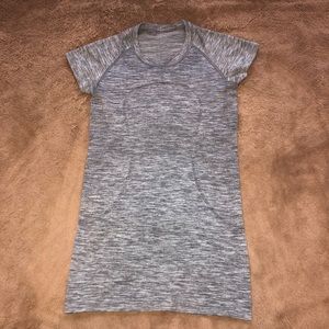 Size 4 swiftly tech shirt
